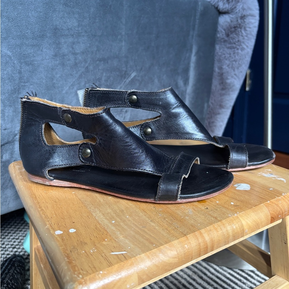 Bed Stu Black Leather Cutout Zip-Back Sandals - Picture 2 of 6